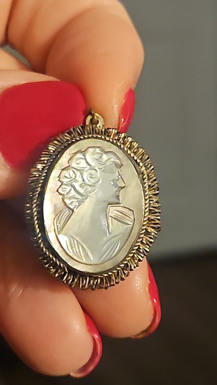 Vintage Italian 800 Silver Gold Wash Carved Shell Cameo Pendant BA Italy Gilt